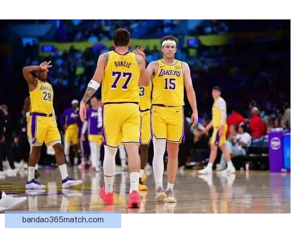 湖人缺少东里组合老詹能否带队反弹弗拉格力争终结连败 湖人缺少东里组合老詹能否带队反弹弗拉格力争终结连败