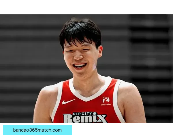 开拓者官方召回杨瀚森 混音告别本赛季大合影小杨未现身